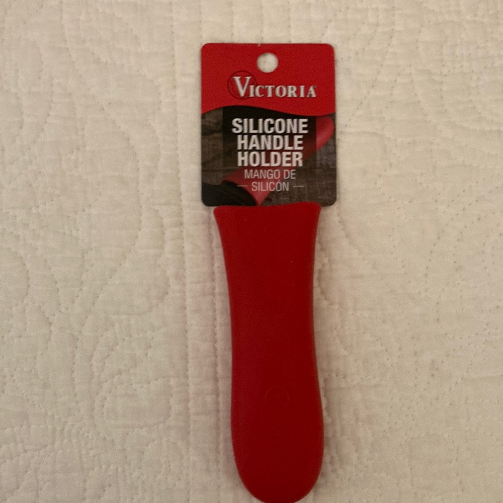 NWT Silicone Skillet Handle Holder- for 8” & under skillet